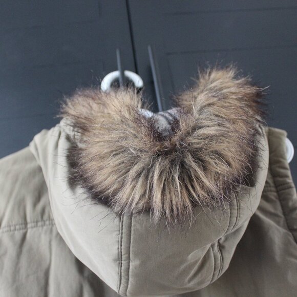 Denver Hayes Vintage Series Green Furry Hood Vest - Size: XL - Picture 6 of 7